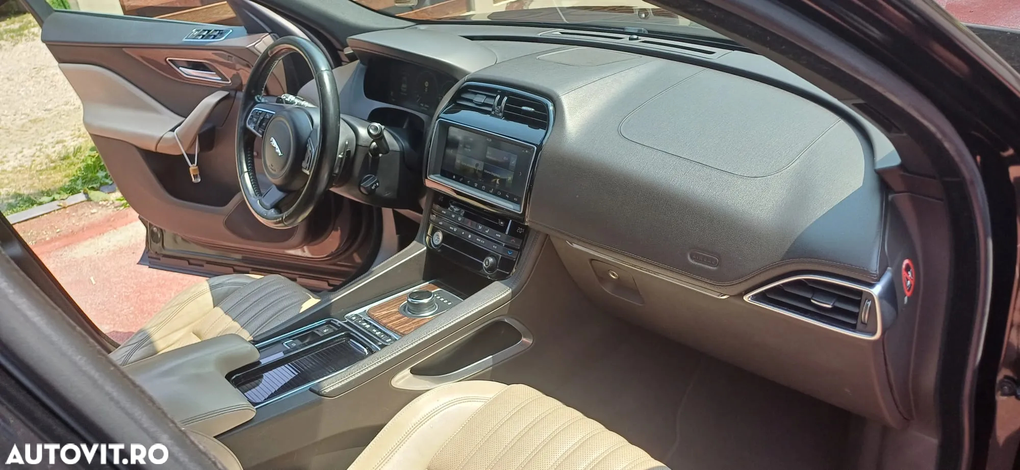 Jaguar F-Pace 20d AWD Portfolio - 27