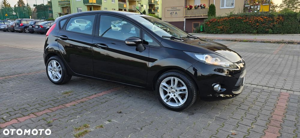 Ford Fiesta 2012 photo 2