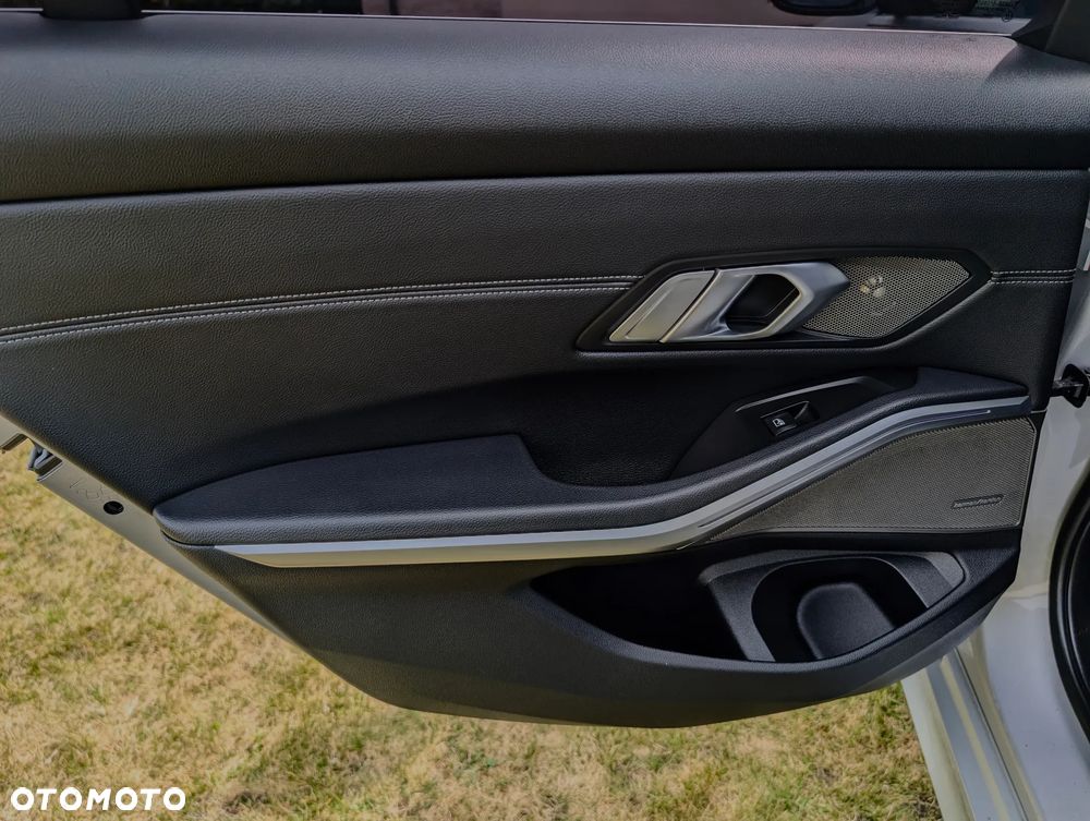 BMW Seria 3 318d Sport Line Shadow - 33