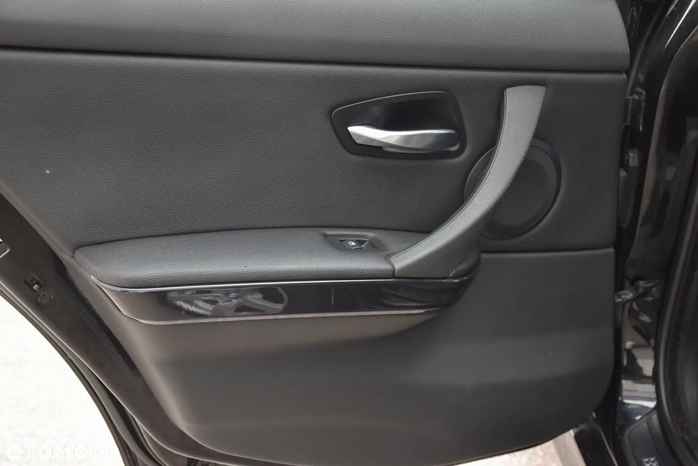 BMW Seria 3 318d DPF Edition Exclusive - 35