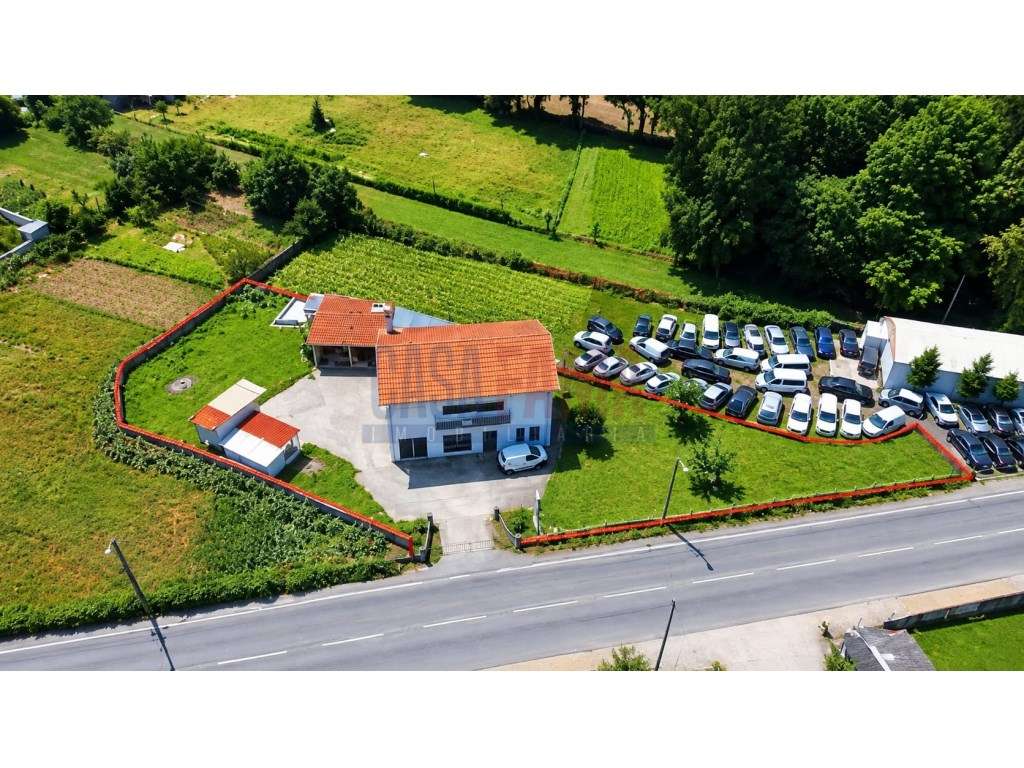 Moradia T3+1 com Terreno de 1.380 m² e Elevado Potencial em Joane - Grande imagem: 2/20