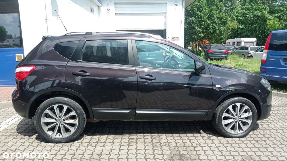 Nissan Qashqai 2.0 dCi DPF tekna - 23