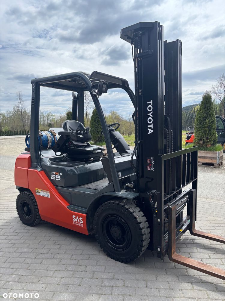 Toyota 8FGF25 GWARANCJA LPG+BENZYNA triplex DOSTAWA 42 400 NETTO - 5