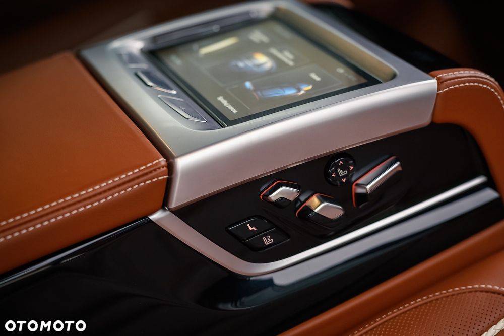 BMW Seria 7 750i - 29