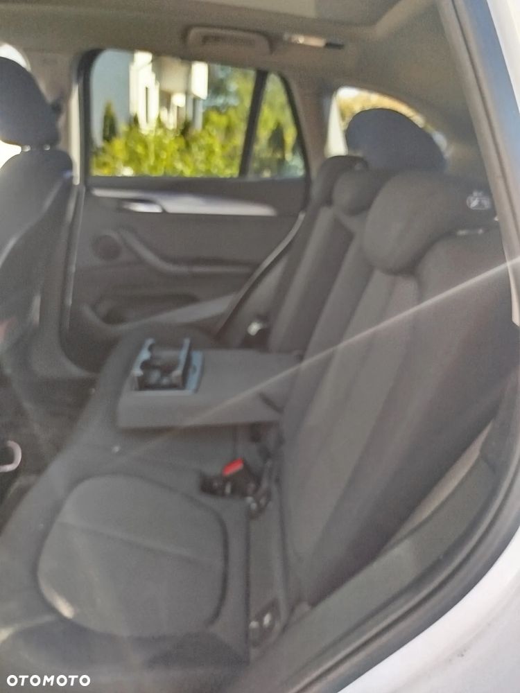 BMW X1 sDrive18i - 12