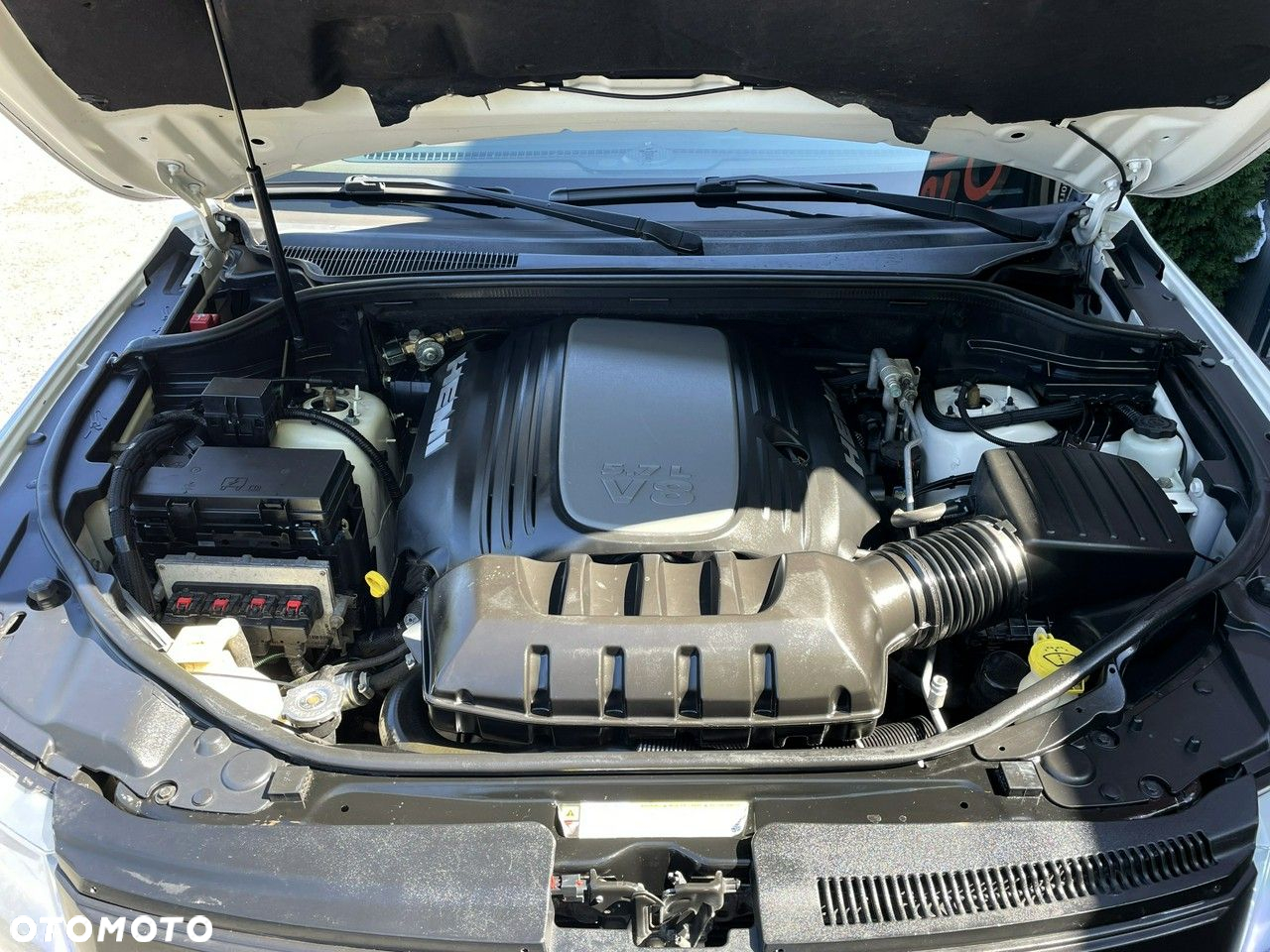 Jeep Grand Cherokee - 38