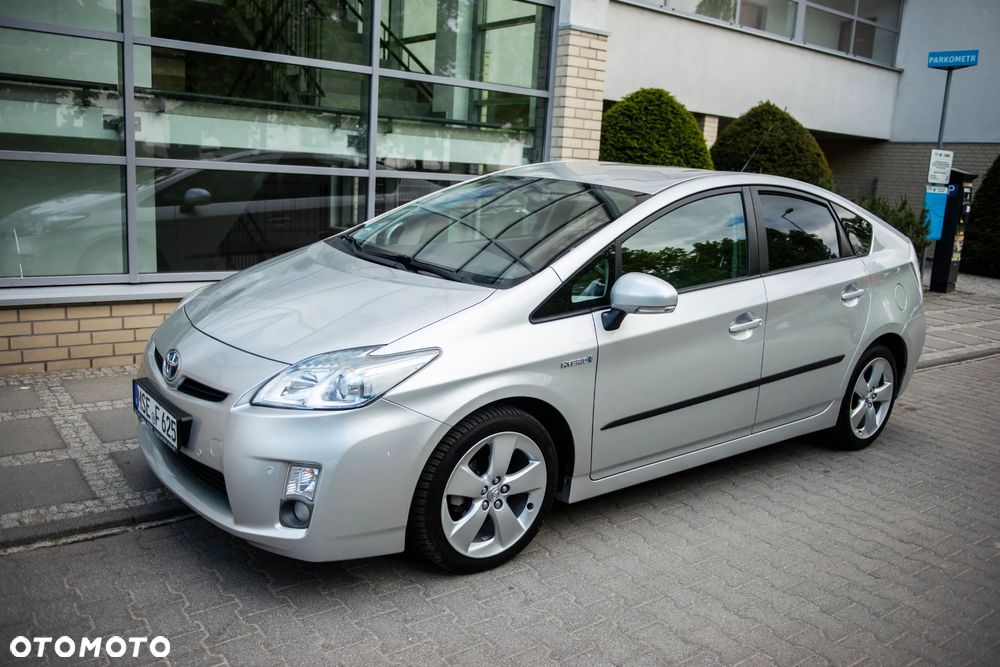 Toyota Prius (Hybrid) Executive - 2