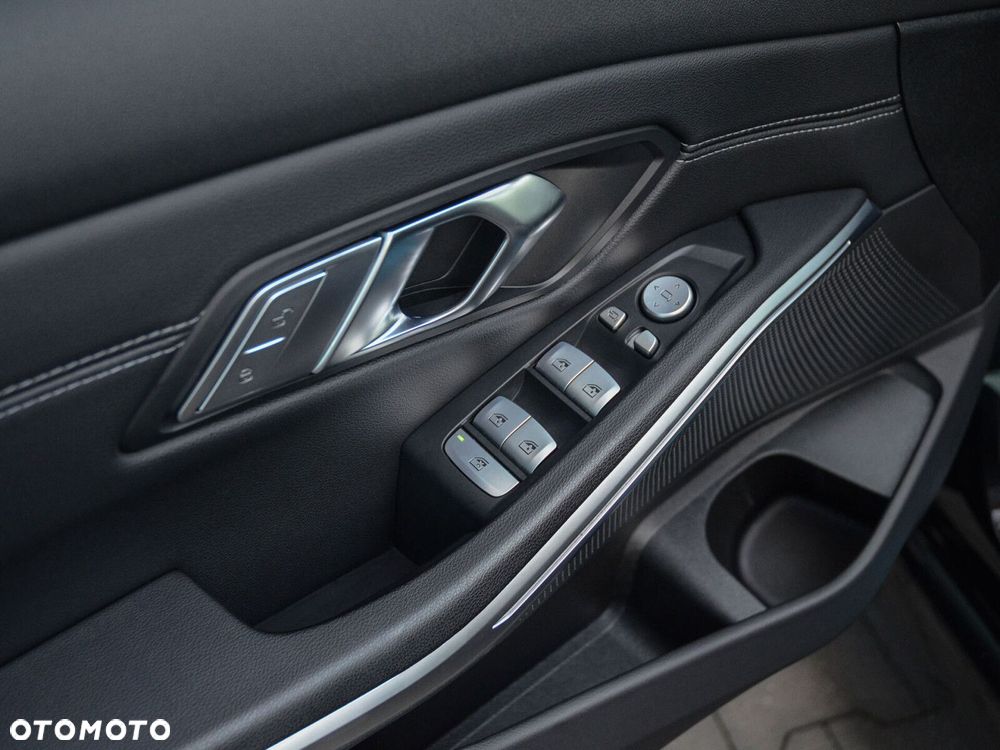BMW Seria 3 318i - 21