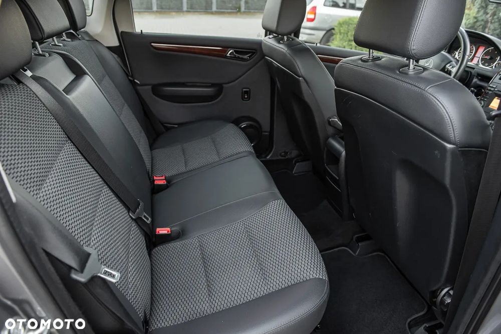 Mercedes-Benz Klasa A 180 CDI Autotronic Avantgarde DPF - 25