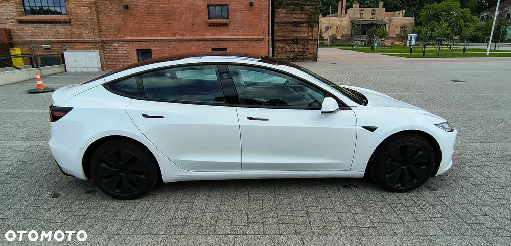 Tesla Model 3 - 3