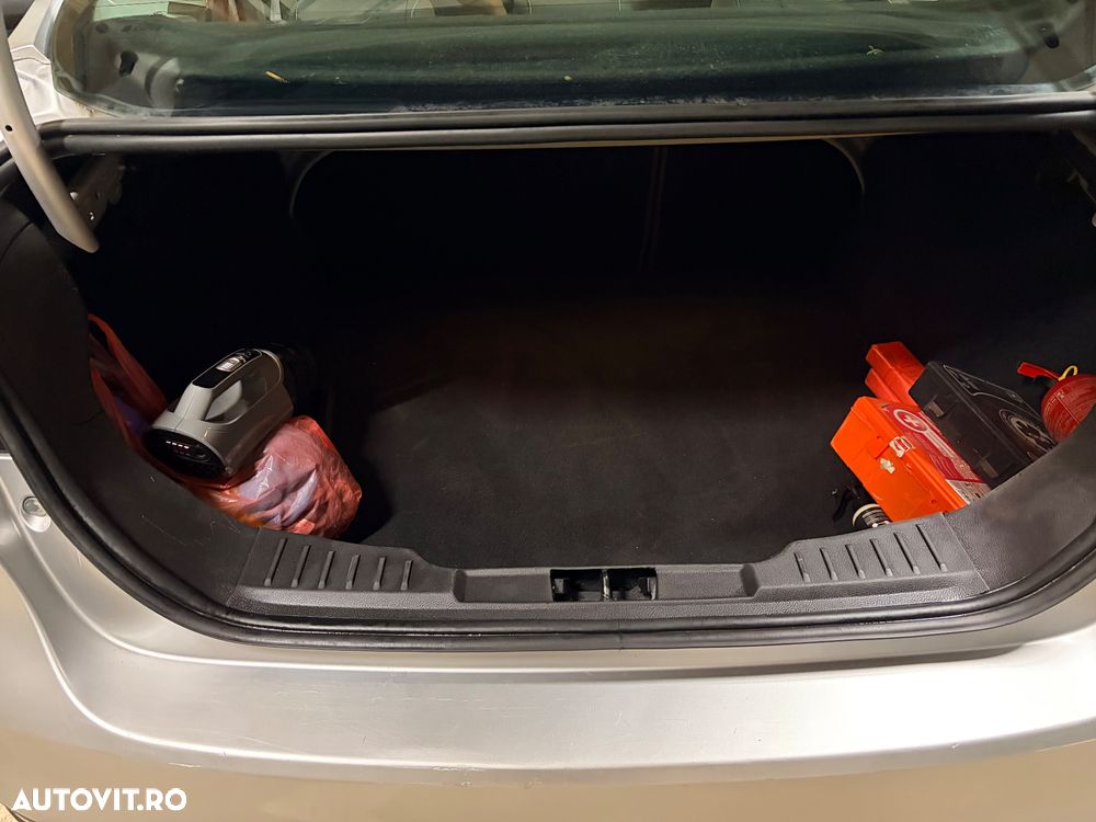 Ford Focus 1.6 TDCi DPF Trend - 9