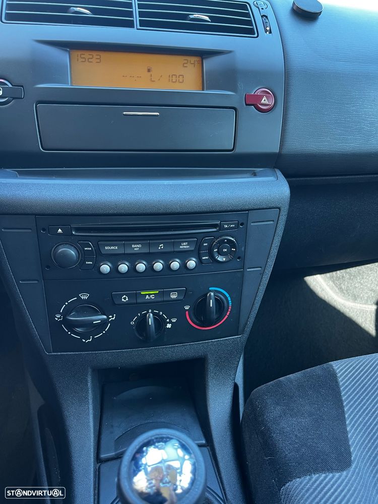Citroën C4 1.4 16V SX - 12