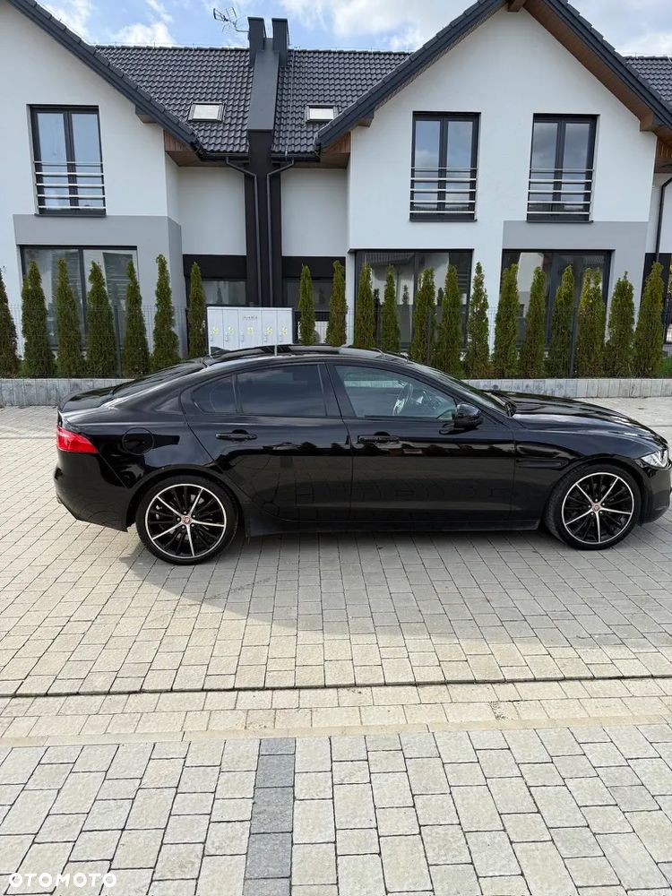 Jaguar XE 2.0 T Prestige - 1