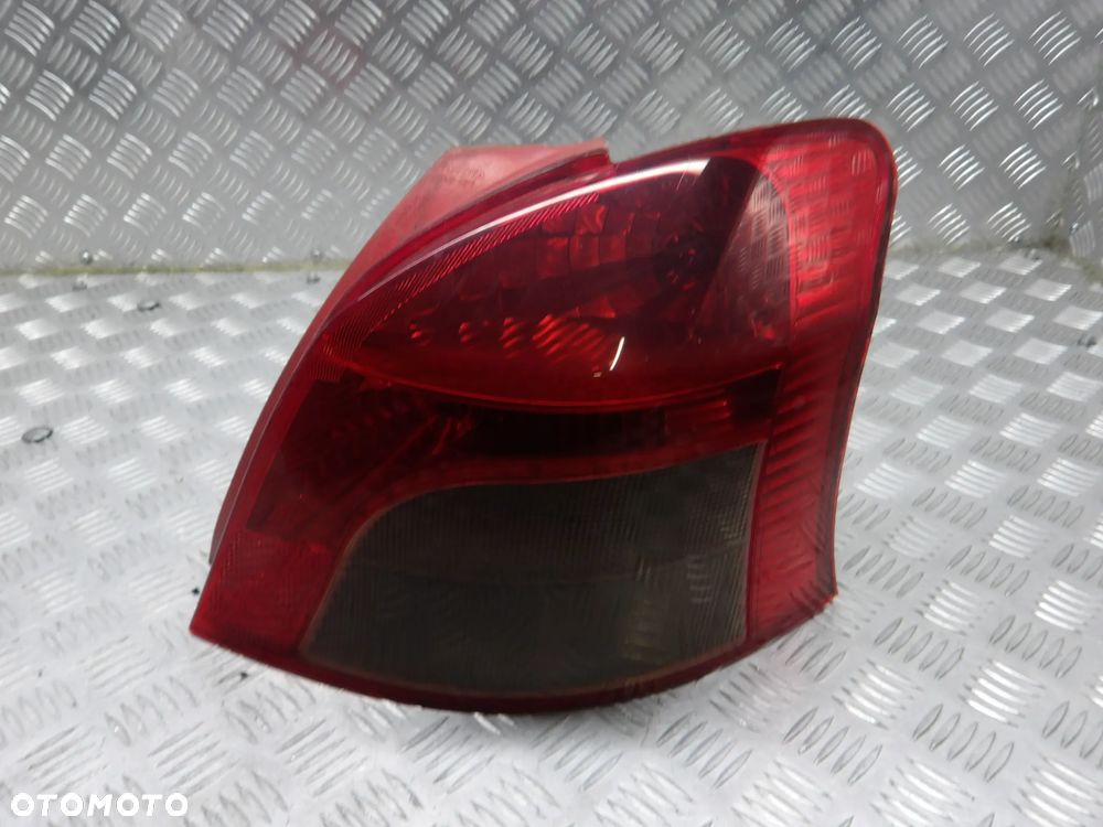 TOYOTA YARIS II 05-09 HB 5D LAMPA PRAWA TYŁ TYLNA - 1