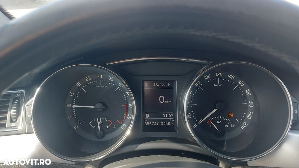 Skoda Superb 2.0 TDI Ambition - 14