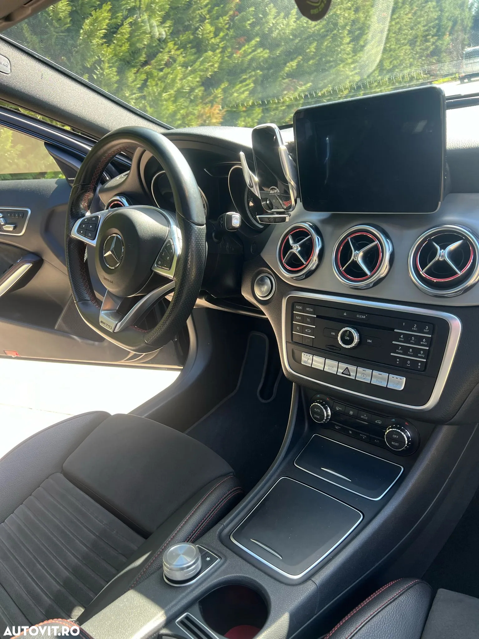 Mercedes-Benz GLA - 10