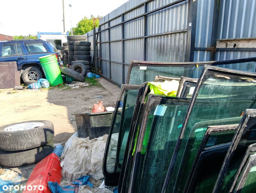 SZYBA CZOŁOWA PRZEDNIA Z CZUJNIKIEM AUDI A8 D3 4E0907637 - 5
