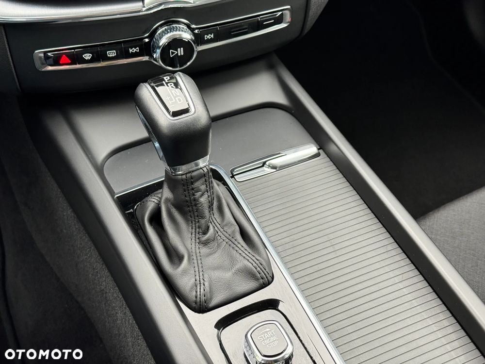 Volvo XC 60 D4 Momentum Pro - 20