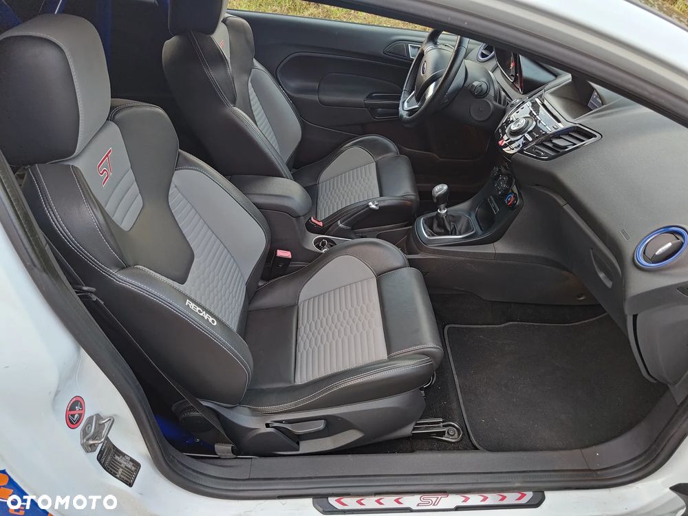 Ford Fiesta 1.6 EcoBoost ST - 25