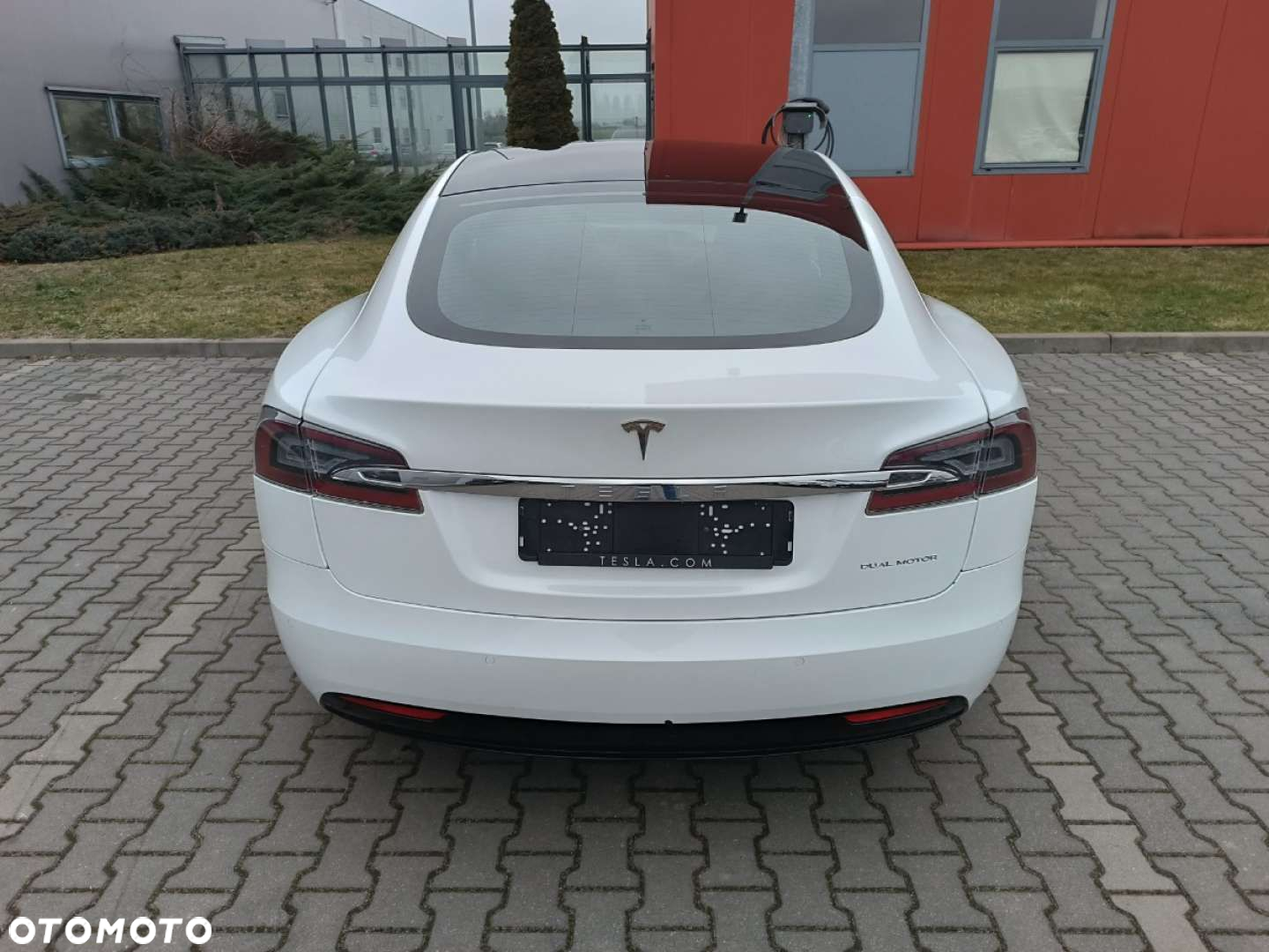 Tesla Model S - 9