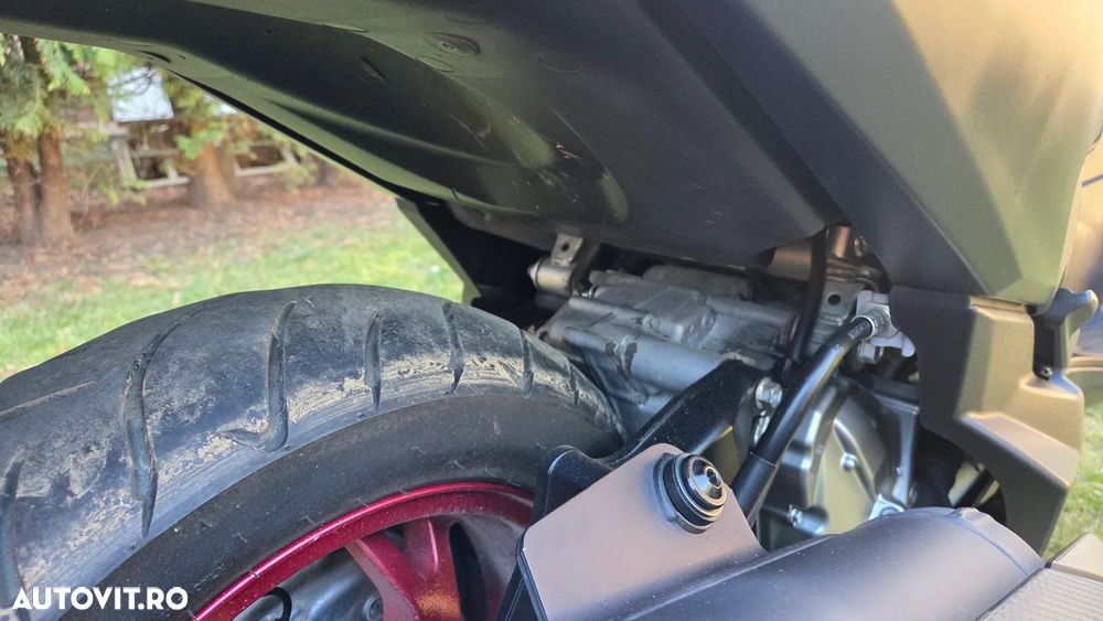 Suzuki AN 400 Burgman - 24