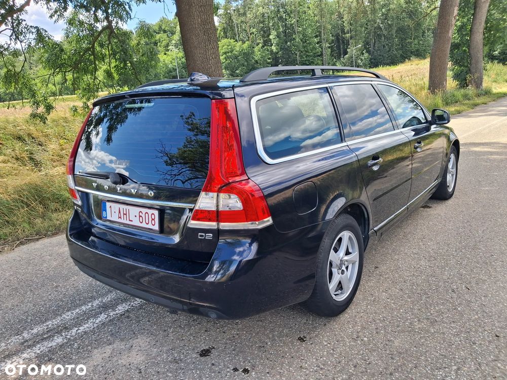 Volvo V70 D2 Momentum - 8