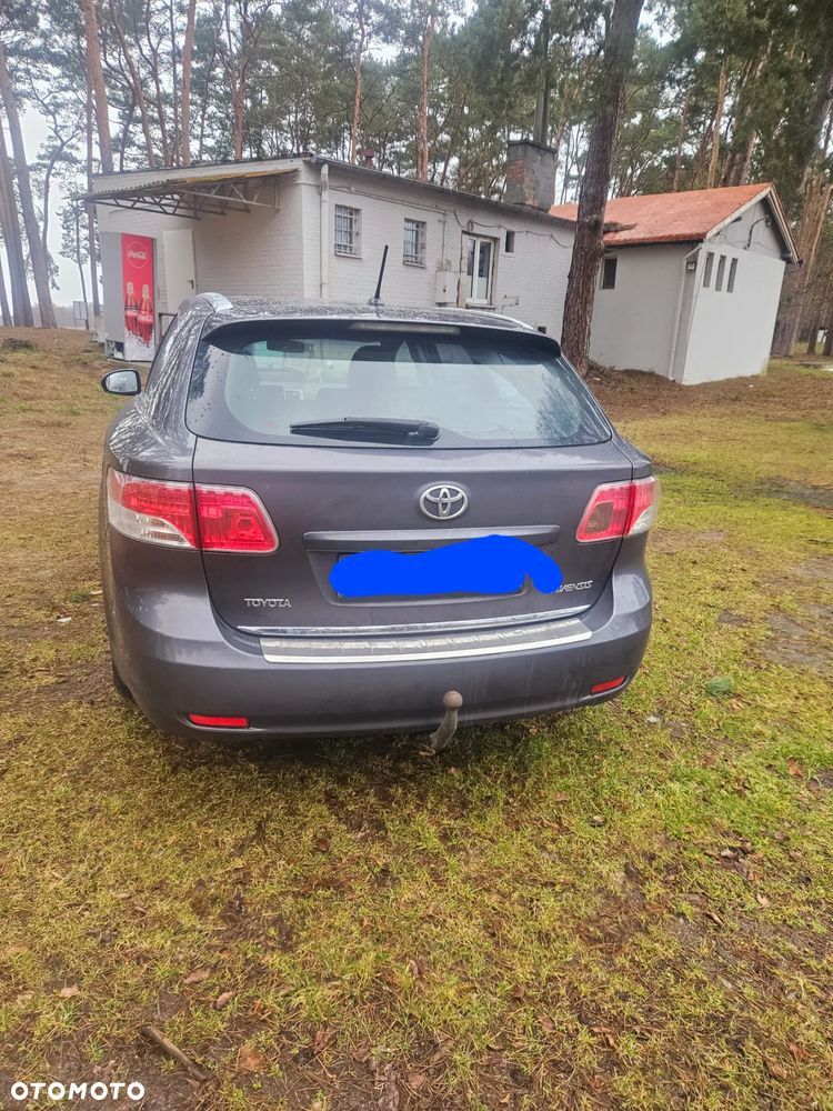 Toyota Avensis - 2