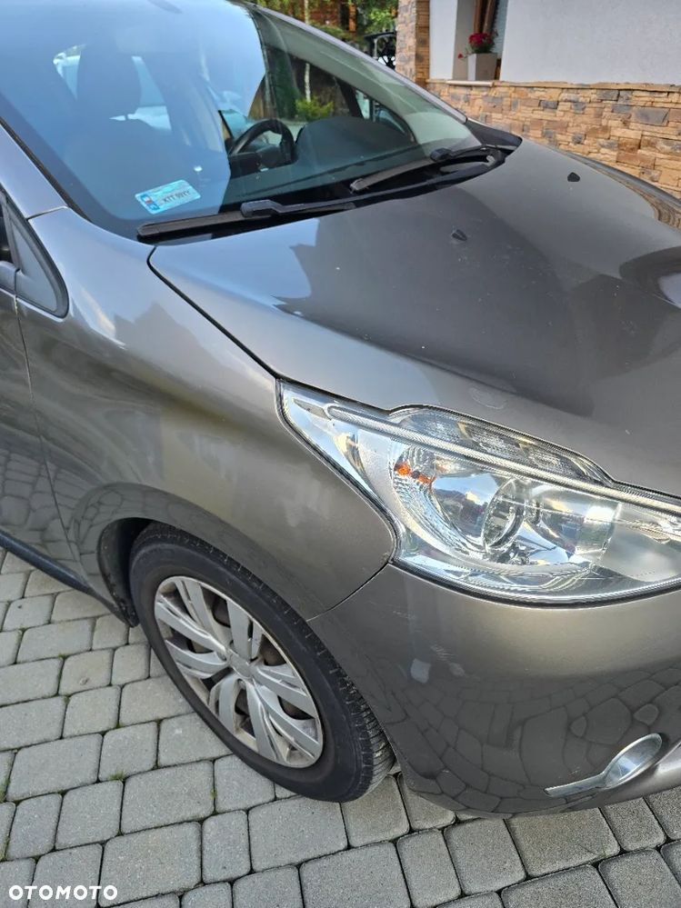 Peugeot 208 - 4