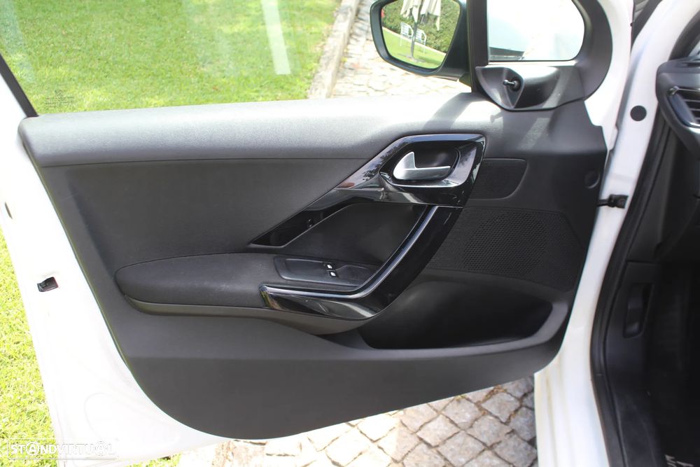 Peugeot 208 - 7