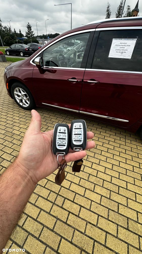 Chrysler Pacifica - 12