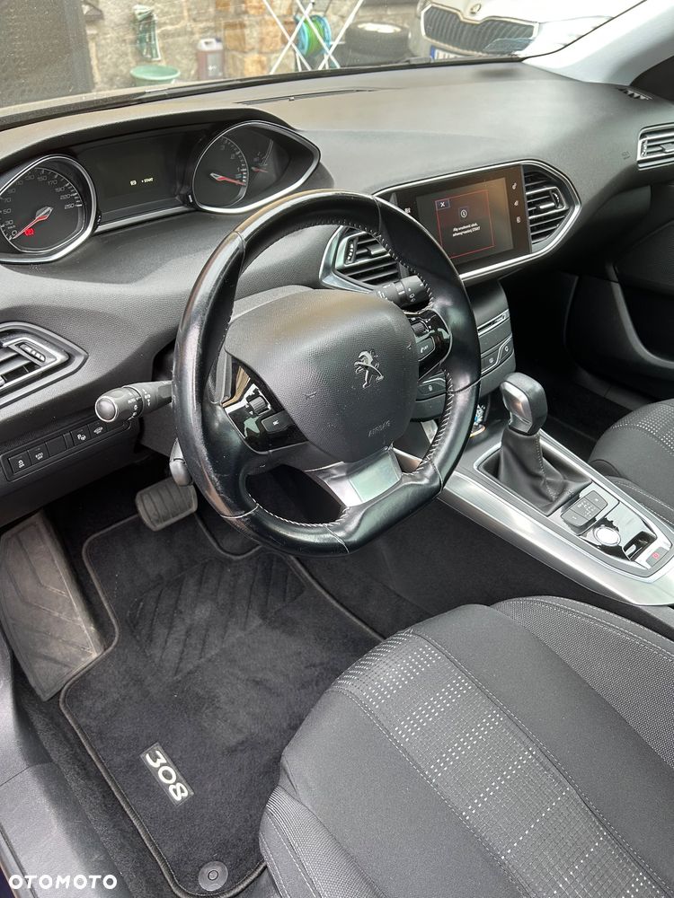 Peugeot 308 SW 1.2 PureTech Allure S&S - 12