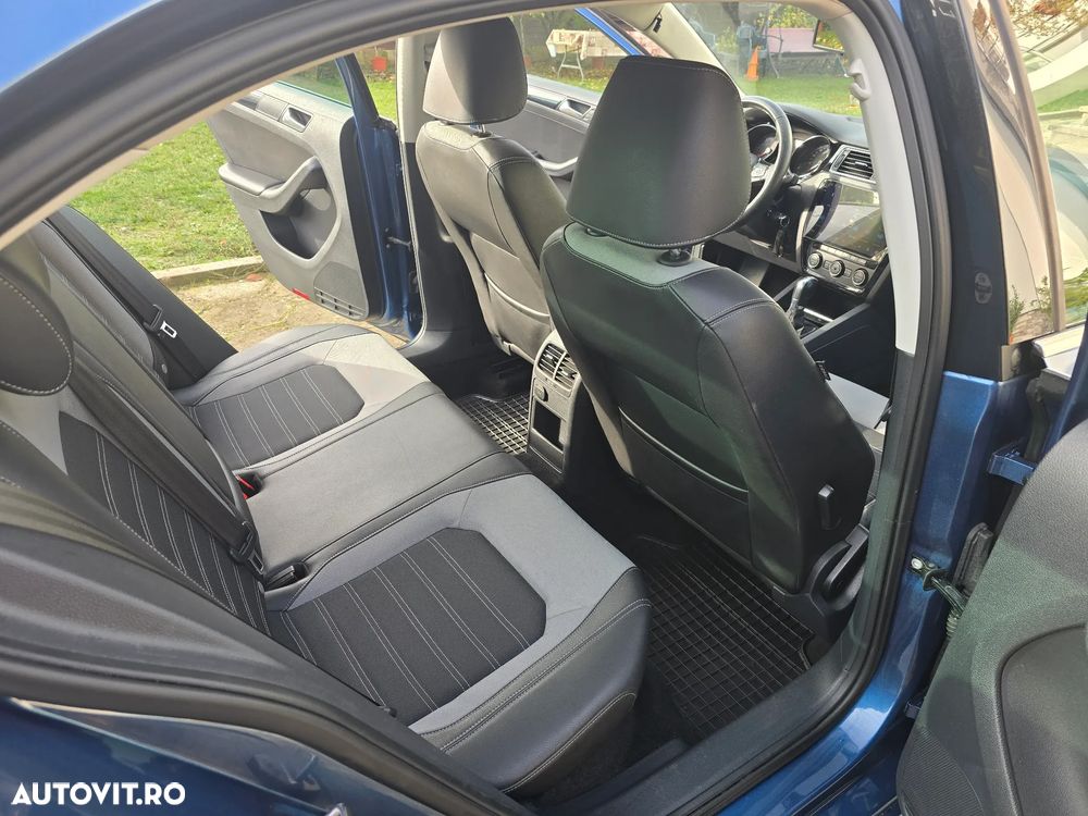 Volkswagen Jetta 2.0 TDI DSG Highline - 15
