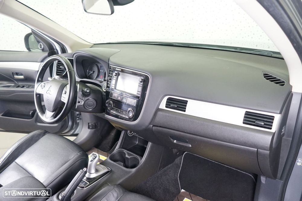 Mitsubishi Outlander 2.0 4WD Plus - 18