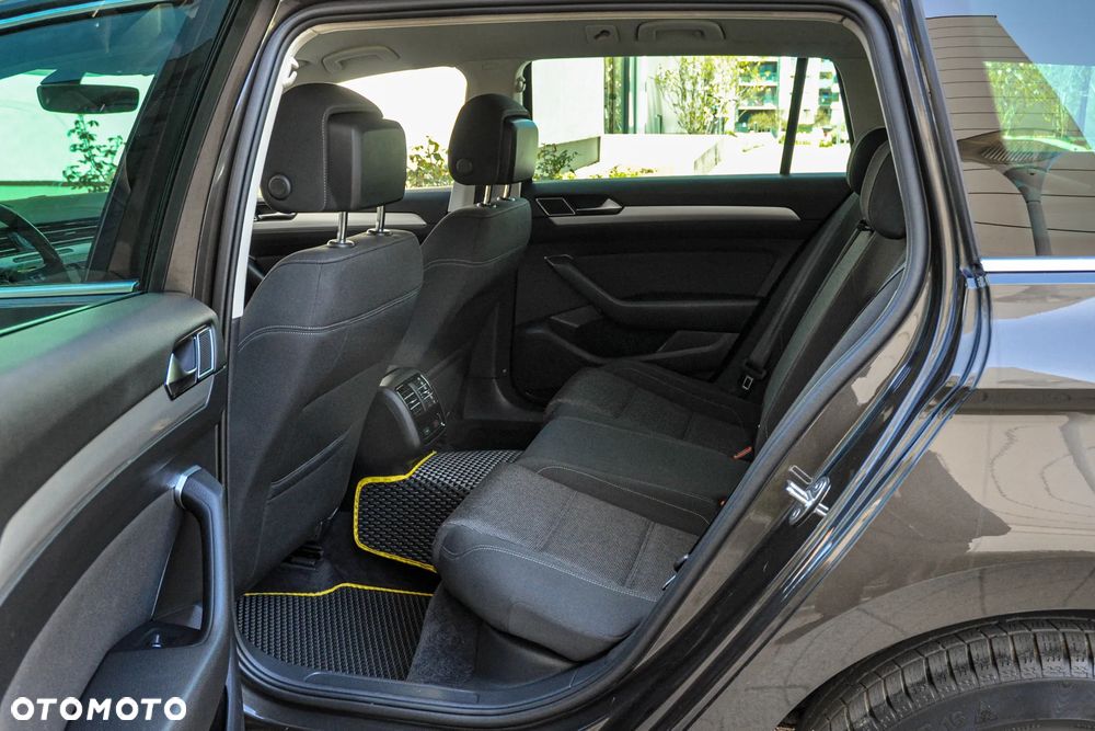 Volkswagen Passat - 8