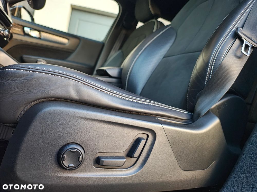 Volvo XC 40 D4 AWD Geartronic R-Design - 39