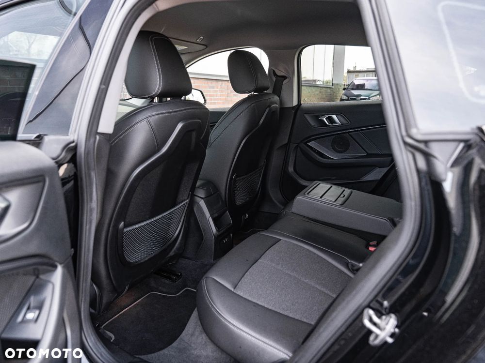 BMW Seria 2 218d Sport Line - 23