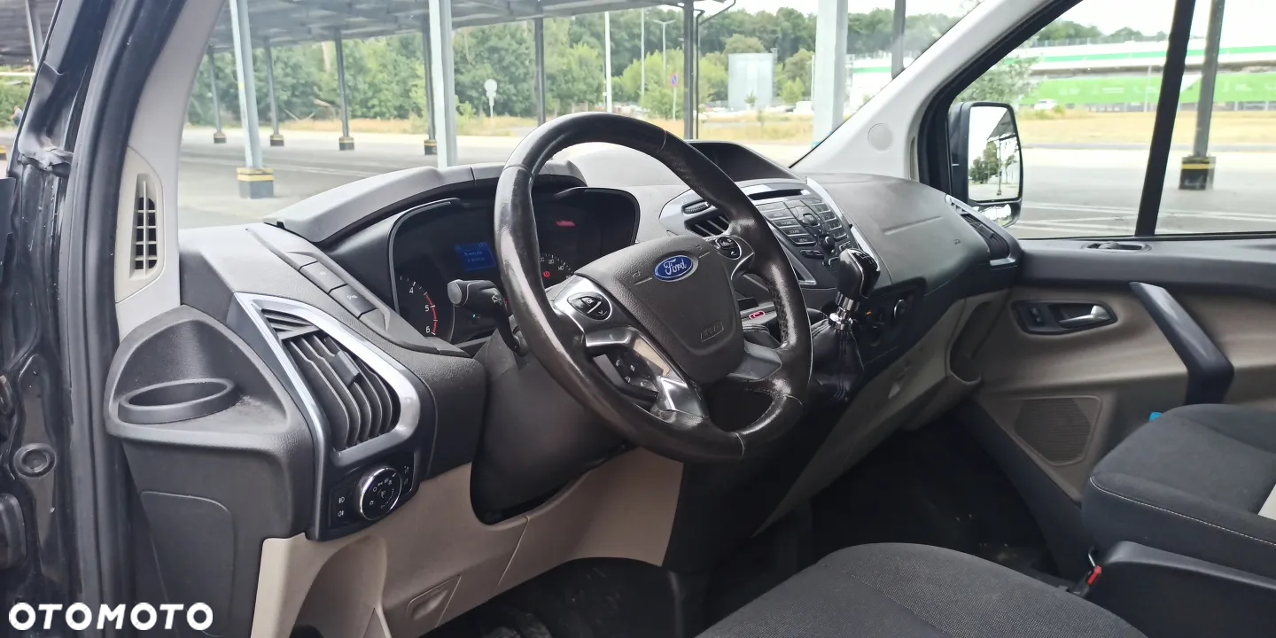 Ford Tourneo Custom - 20