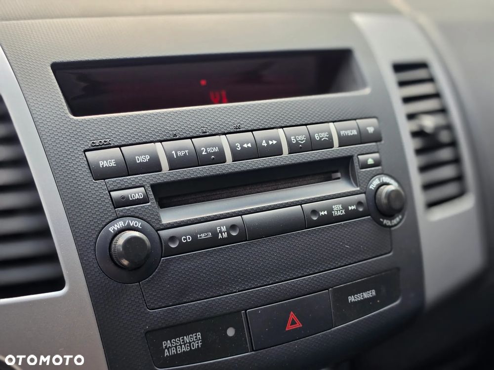 Mitsubishi Outlander - 32