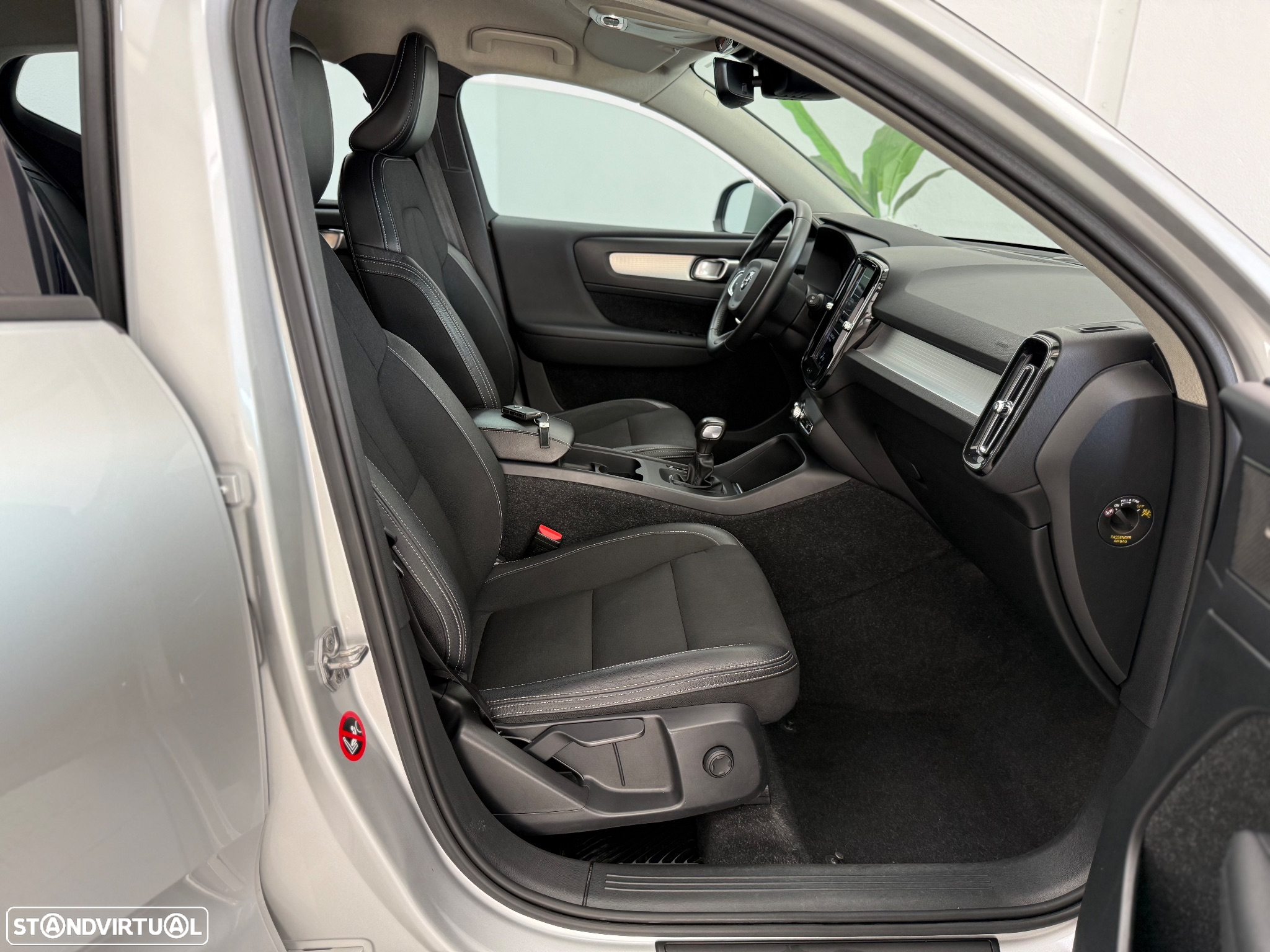 Volvo XC 40 1.5 T3 Momentum Tech Edition - 7