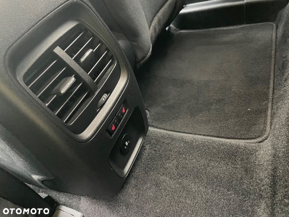 Ford Kuga - 24