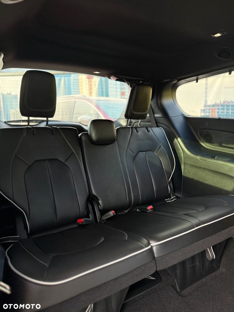 Chrysler Pacifica - 27