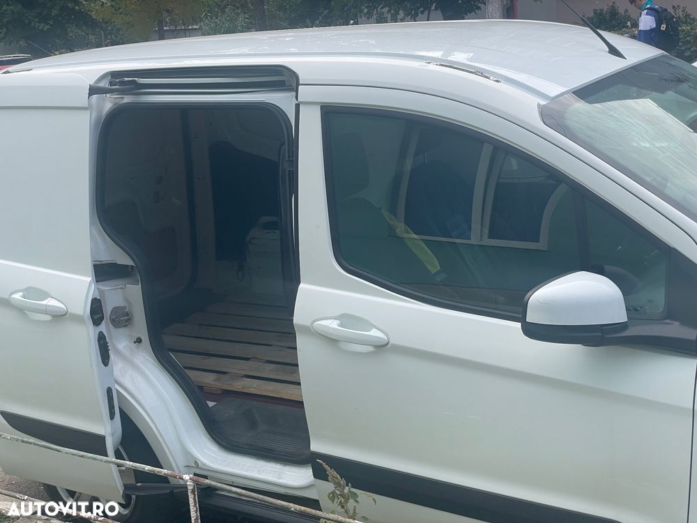 Ford Transit Courier - 8