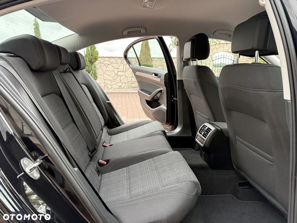Volkswagen Passat 1.5 TSI EVO Elegance - 25