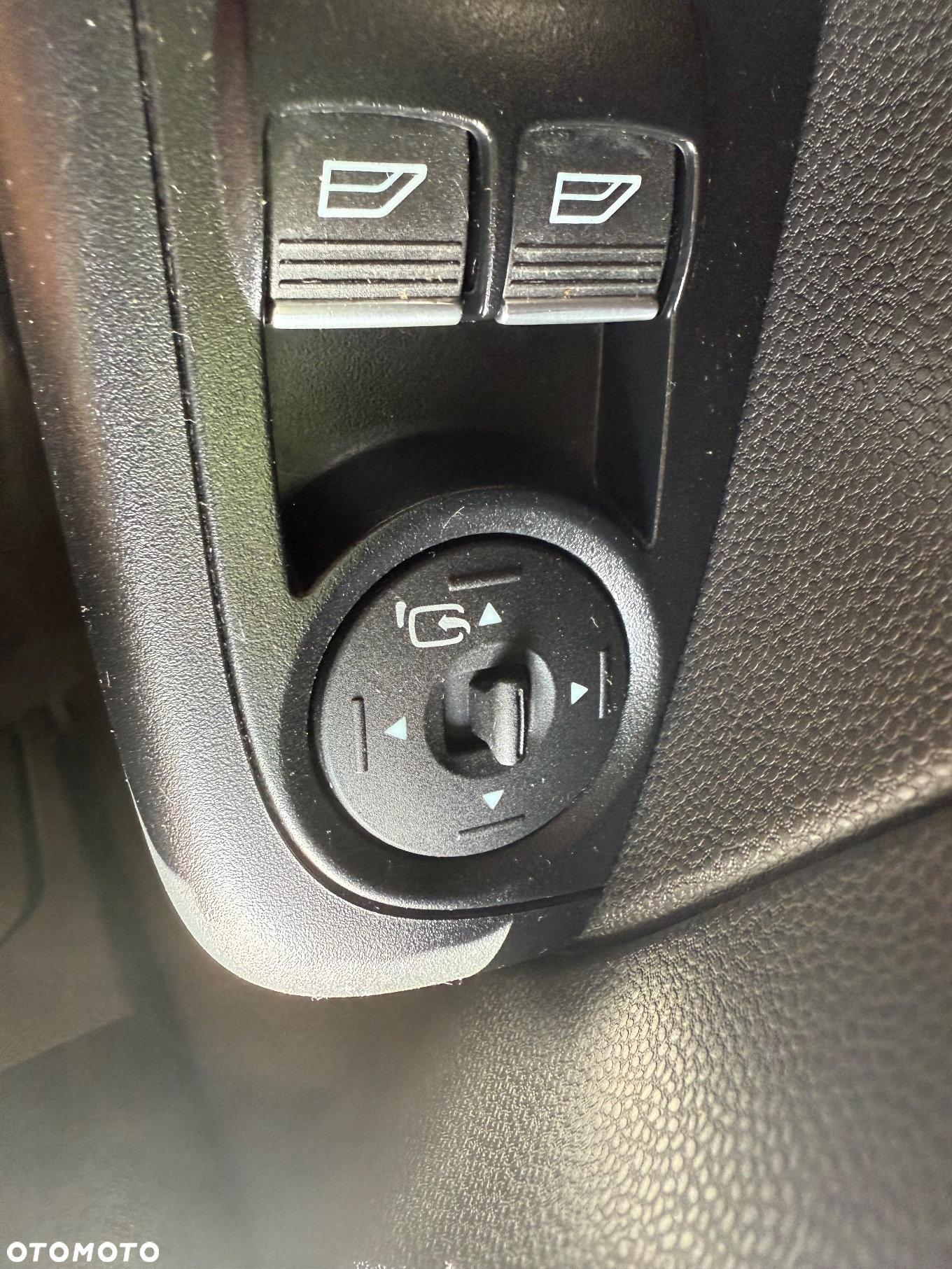 Ford Fiesta 1.0 EcoBoost Start-Stop Champions Edition - 23
