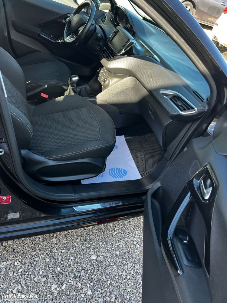 Peugeot 208 1.2 PureTech Style - 9