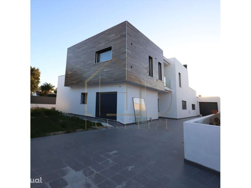 PRONTA!!! Luxuosa Moradia T5 com Garagem e Piscina. Azeitão - Grande imagem: 2/52