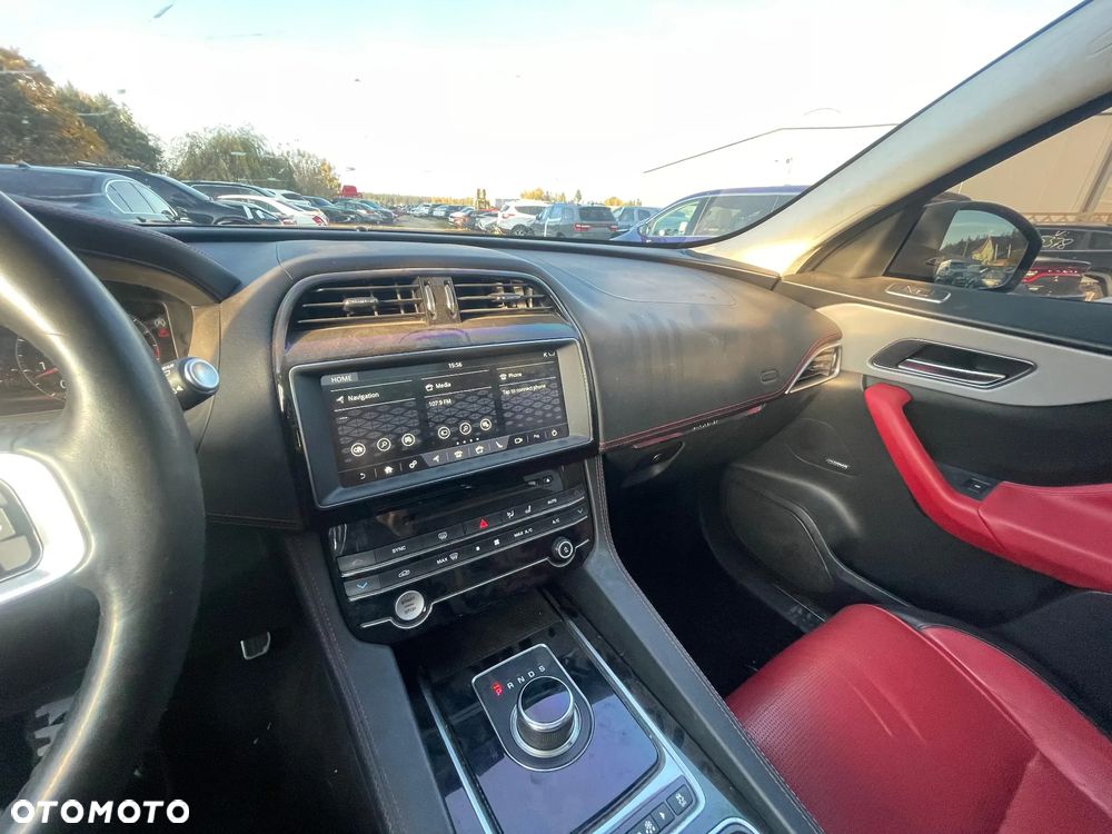 Jaguar F-Pace 2.0 i4P AWD R-Sport - 12