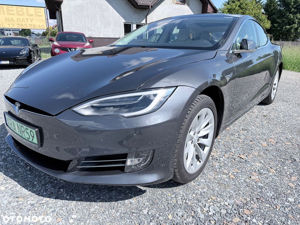 Tesla Model S - 1