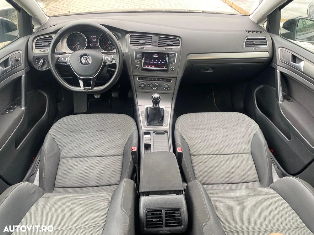 Volkswagen Golf - 5