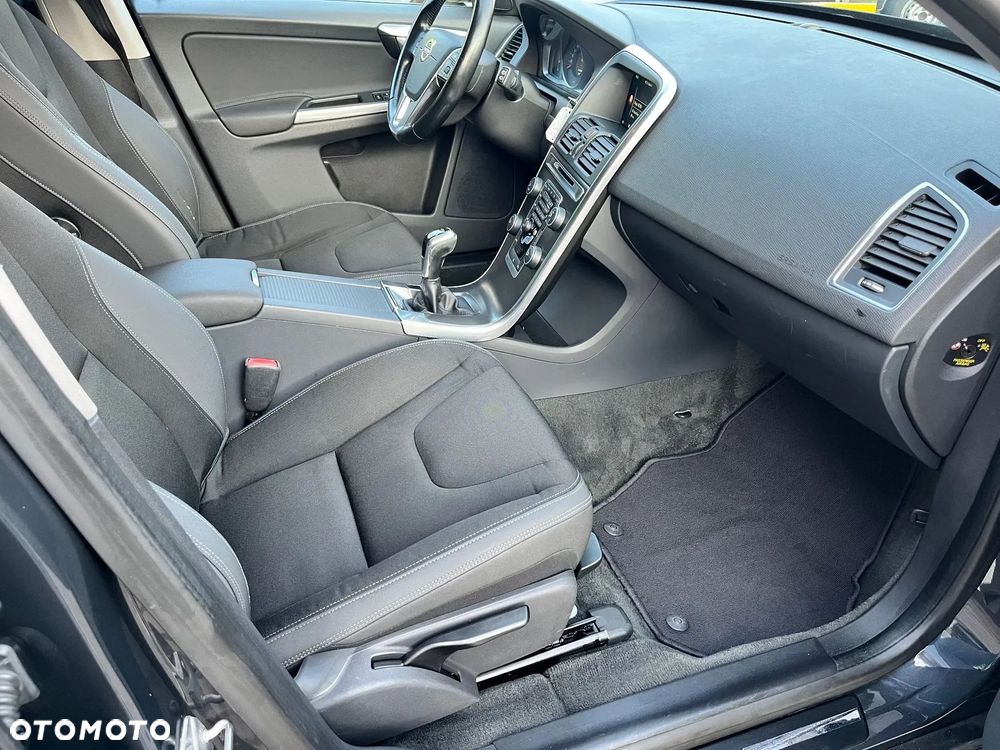 Volvo XC 60 D4 Momentum - 16